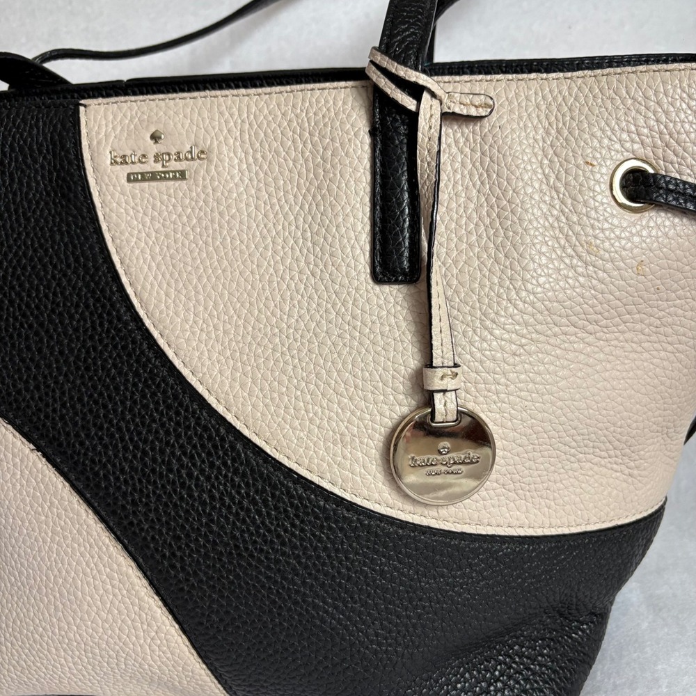 Kate Spade New York Colorblock Pebbled Leather Tote Bag Black Cream PXRU5489 - Picture 2 of 11